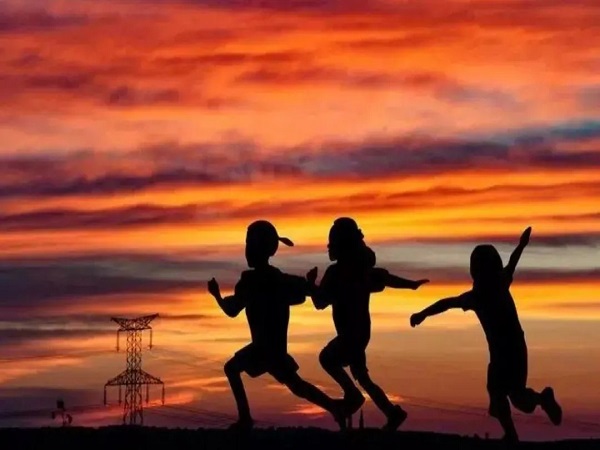 吉雪萍三胎成功诞下双胞胎，三子一女生活幸福令人称羡！