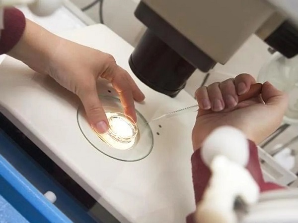 二代试管是男是女真不一定，能凭经验挑Y精子生男娃是谣传
