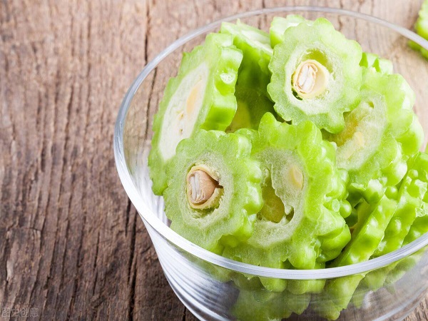 苦瓜泡一物三天血糖降真不假，搭配这三种食物效果明显