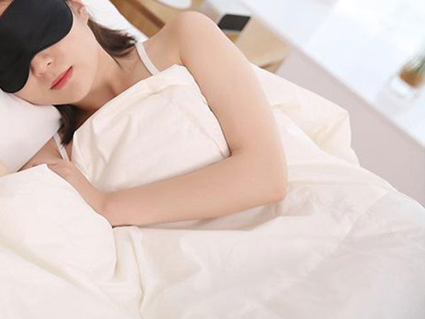 囊胚移植后48小时内一定要侧着身子在床上睡觉吗？