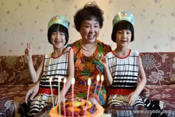 60岁生下双胞胎的盛海琳现状如何？