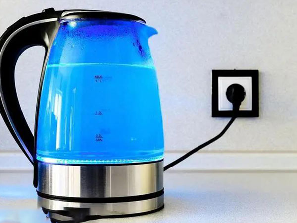 长期用恒温水壶的隔夜水冲奶粉对宝宝身体有什么危害？