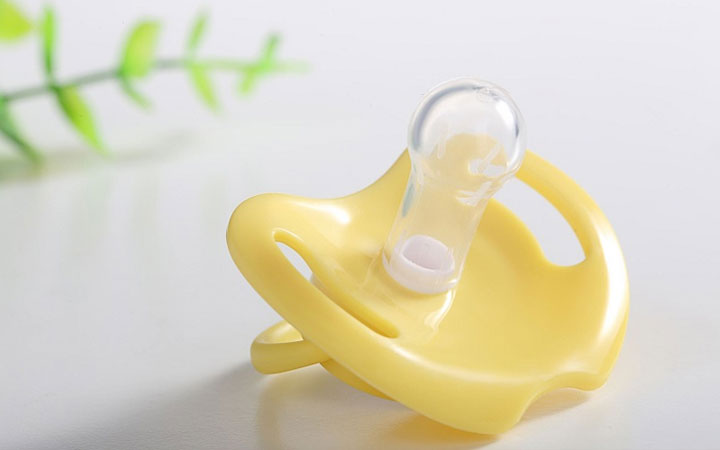 爱得利安抚奶嘴怎么样?刚出生的婴儿可以使用吗？