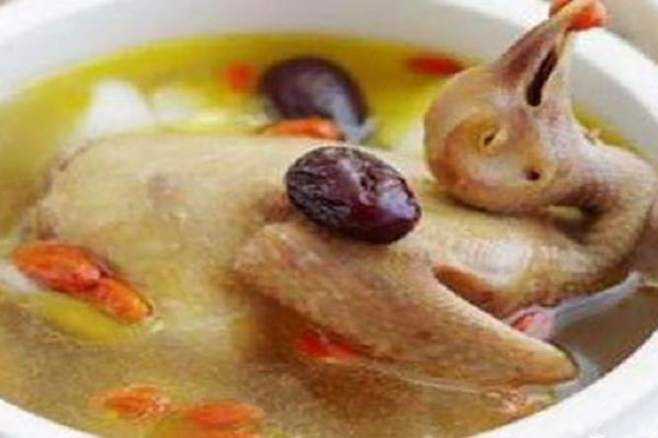 产妇奶水不足喝鸽子汤可以放什么食材？看看这个做法