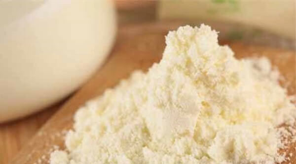 真奶粉和假奶粉的区别真的很大，色香味就可判断真伪