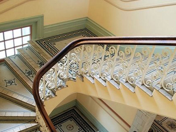 冻胚移植后正常上班可以每天爬5层楼梯上下吗？