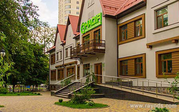 乌克兰纳迪亚生殖医学诊所的试管技术费用有多高？