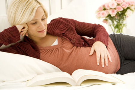 孕中期什么睡姿最理想?适合自己的最重要