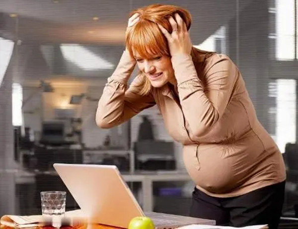 女人三十岁生孩子晚不晚 来比比生孩子早晚区别