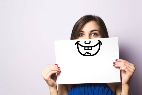 尿毒症女孩卖笑脸 她的乐观坚强值得所有女性学习