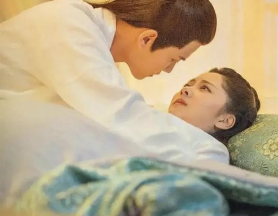 同房后怎么躺容易怀孕（同房后怀孕几天有感觉）