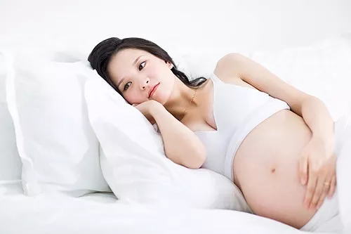 孕妇受到惊吓对宝宝有什么影响（孕妈情绪不好对胎儿影响）