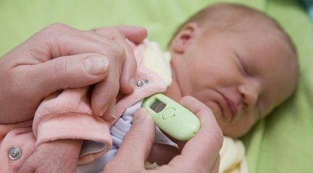 婴儿正常体温是多少（宝宝的体温究竟多少算正常）