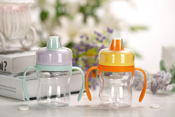 5个多月的宝宝使用鸭嘴杯喝奶的好处