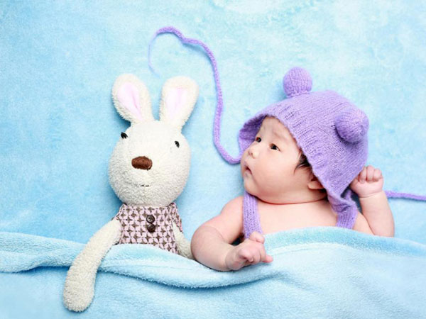 宝妈一个人带5个月婴儿坐飞机需要单独给婴儿买票吗？