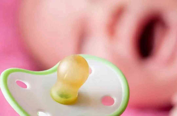 宝妈们给1岁以上的宝宝都是用什么孔的奶嘴？