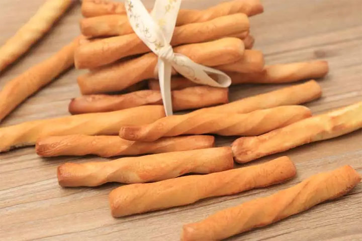 百天宝宝还没开始长牙，家长可以买牙咬胶来磨牙吗？