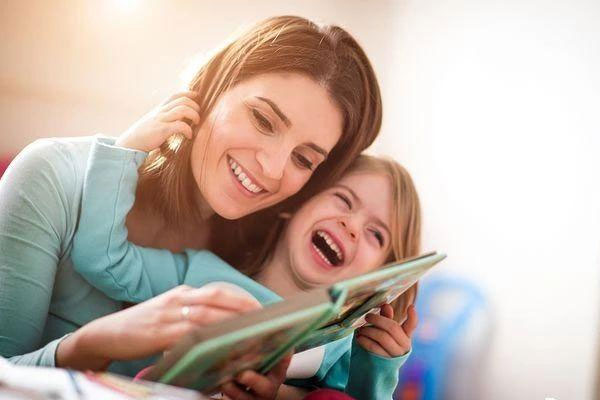 小孩智力发育迟缓的症状有哪些？发育迟缓8个表现介绍