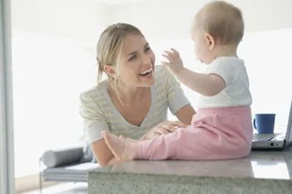 宝宝的身体语言表情和手势到底是在表达什么呢？