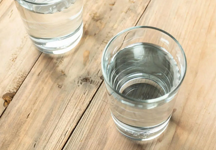 刚出生10天的婴儿喝奶粉上火不愿意喝水应该怎么办？