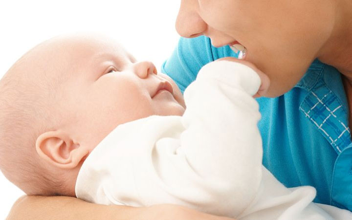 婴儿鼻子不通气怎么缓解，除了喷生理盐水还可以这样做