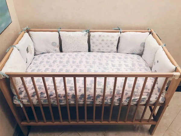 买可拼接婴儿床后悔的不要太多，过来人说连医生都不建议