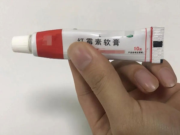 宝宝红屁屁要几小时抹一次红霉素软膏才好得快？