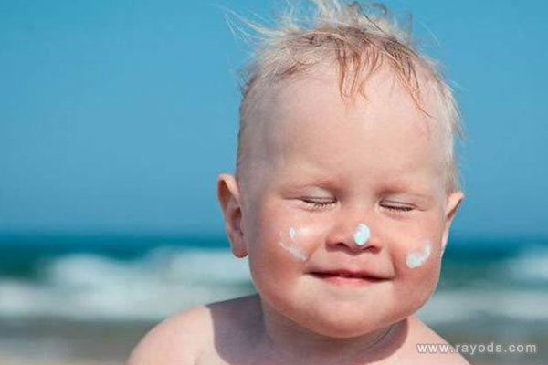 宝宝防晒霜前10强有哪些？宝宝擦防晒霜时需要注意什么