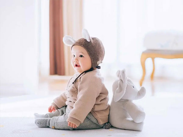 1~12个月宝宝行为表一览，顺口溜10秒掌握各阶段状态变化