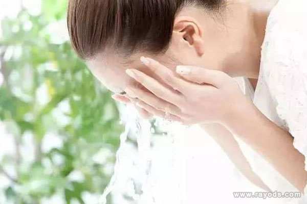 牛奶洗脸的好处是什么？牛奶洗脸的正确方法有哪些？