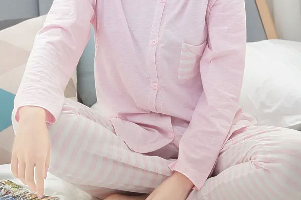 孕妇预产期在冬季10月份要买多厚的夹棉月子服才行？