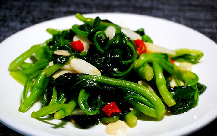 老一辈都说坐月子期间不能吃青菜啊?是有什么原因吗?