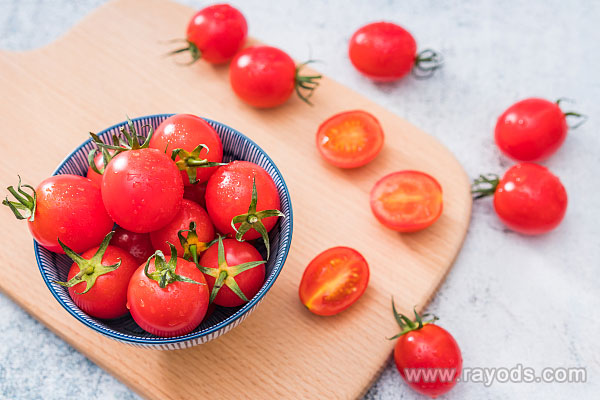 坐月子可以吃圣女果吗？