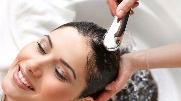 产妇夏天坐月子可以用凉水洗头吗?