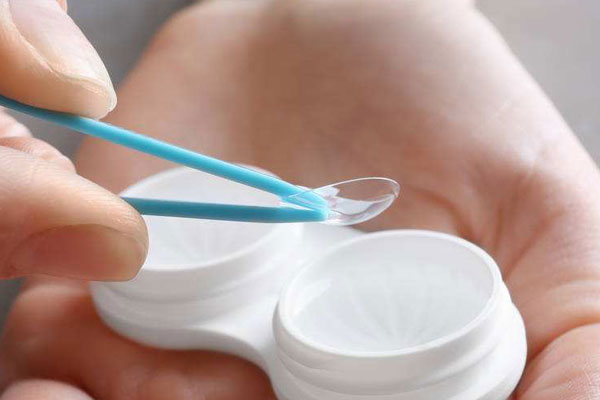 产后可以戴隐形眼镜吗？