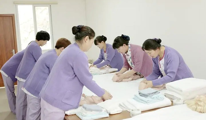 很多人说坐月子的三个月里最好不要请月嫂，有什么说法吗？