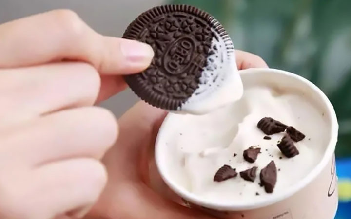 坐月子哺乳期间的产妇可以吃一袋奥利奥饼干吗?