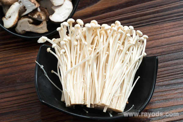 坐月子可以吃金针菇吗？