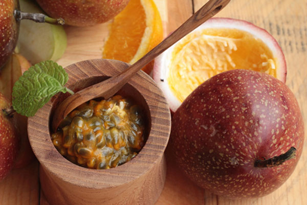 坐月子可以吃百香果吗？