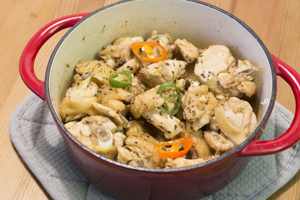 那产后如何吃麻油鸡比较好？坐月子吃麻油鸡怎么做？