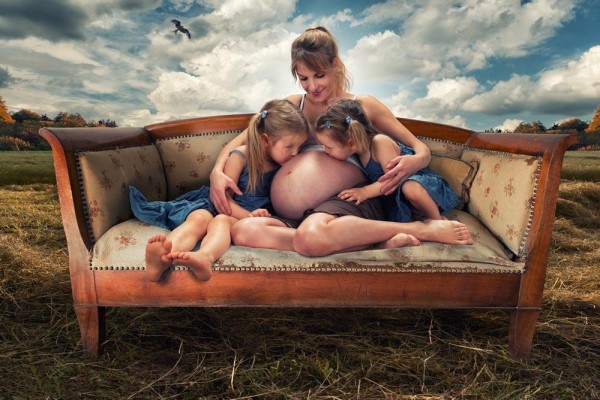 全面放开三孩政策出台 孩子再多不嫌多优生优育是关键