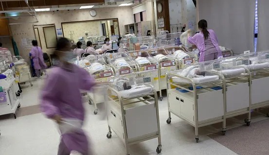 大陆人如何赴港生子？（香港生宝宝有什么优势？）