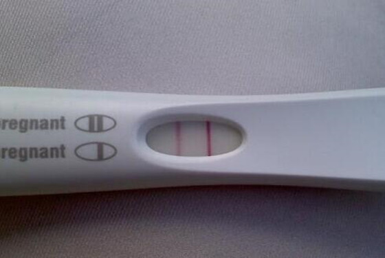 验孕棒一深一浅是怎么回事 真的怀孕中招了吗？