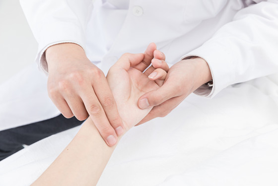 中指有脉搏一定是怀孕 中医漏嘴说出“隐情”