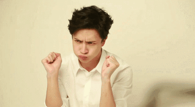 卖萌被发现，real尴尬