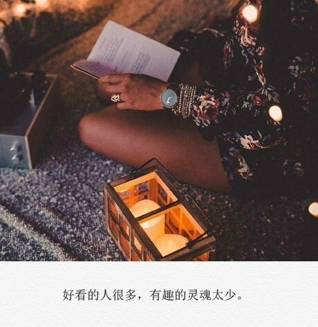 黑夜中的亮光唯美好看的文字图片壁纸