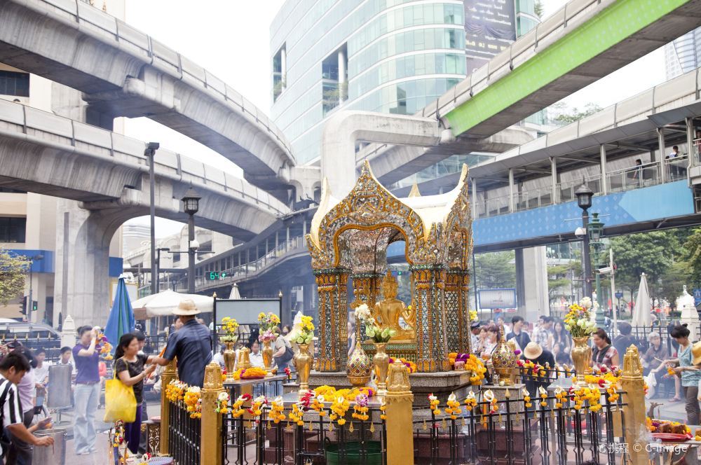 泰国曼谷旅游景点四面佛风景图片 祭拜四面佛真实照片