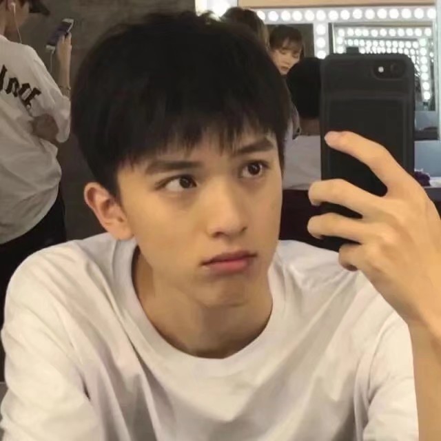 向晚/精致微信男头/我相信你总会到来 像云朵总会等来月亮.头像图片