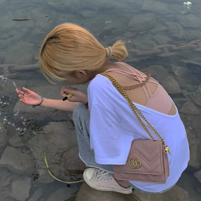 下次别再心动了笨蛋。头像图片