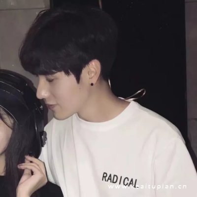 穿情侣装秀恩爱的真人情侣头像图片